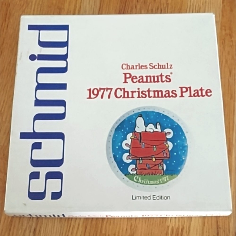 Snoopy Christmas 1977 Decorative Plate